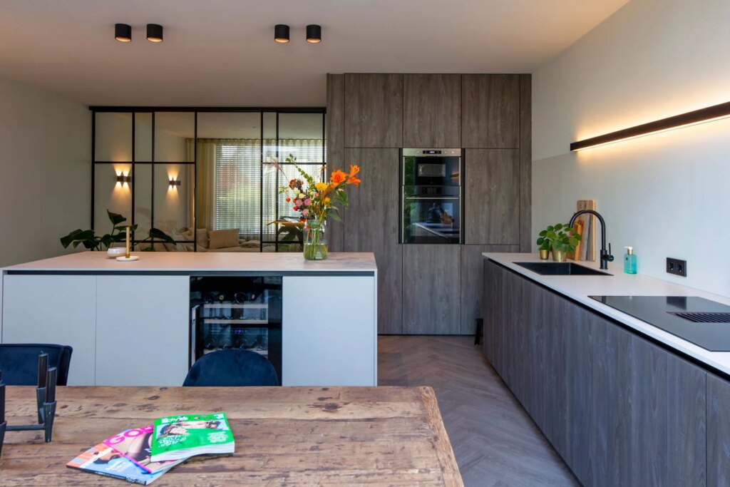 Opbouwaramatuur rond zwart/zwart 10W XIC 2700K Triac dimbaar 250mA IP65