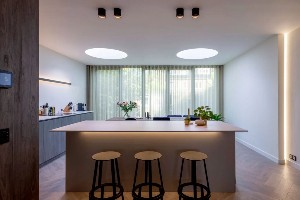 Opbouwaramatuur rond zwart/zwart 10W XIC 2700K Triac dimbaar 250mA IP65