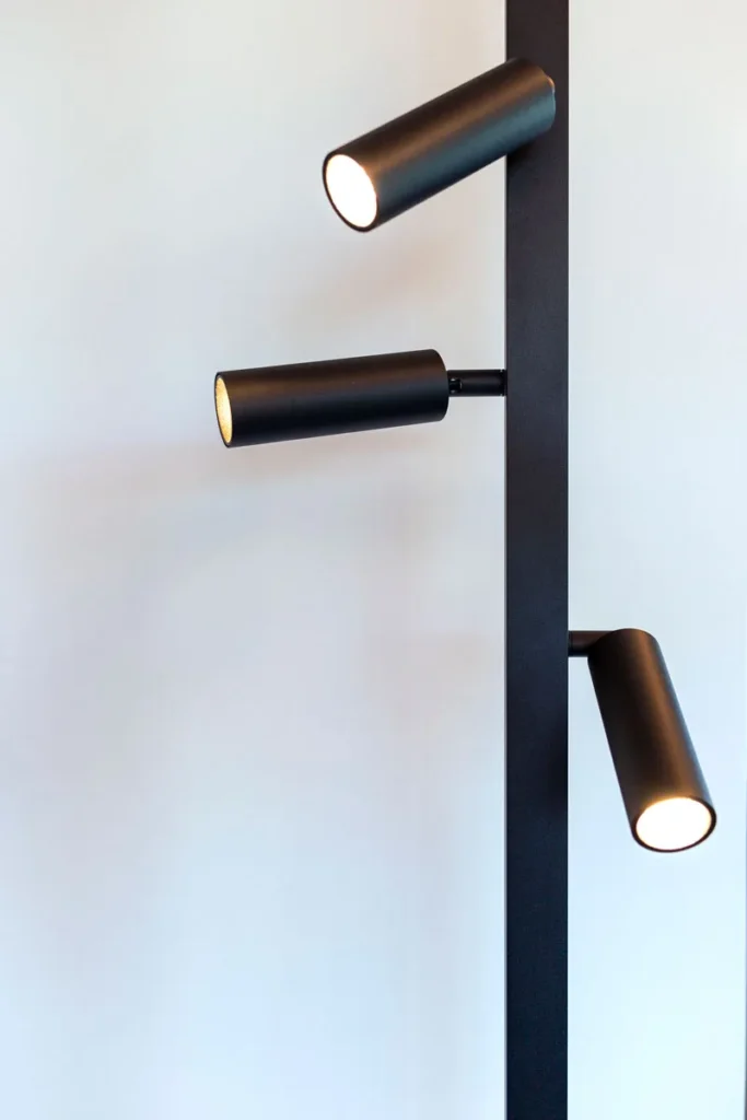 Staande vloerlamp tot 200cm ZWART 2700K CRI95+ 10W per spot (3 stuks totaal) + snoerdimmer