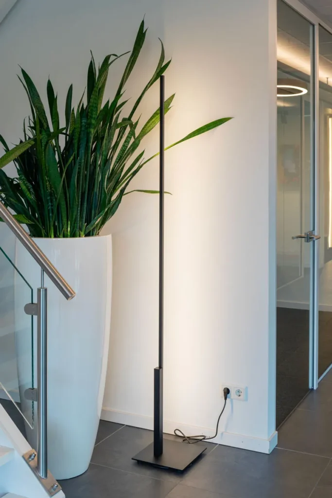 Staande vloerlamp 200cm ZWART COAT / VOET ZWART COAT 2700K CRI97+ 36W gesture control